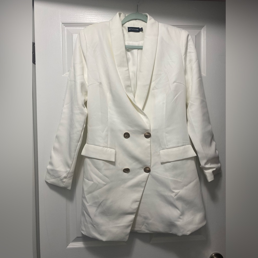 PrettyLittleThing White Double-Breasted Blazer Dress with Gold Buttons - Picture 3 of 5